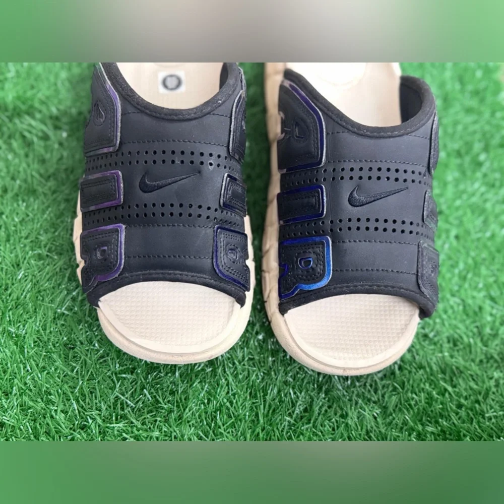 Nike Air More Uptempo Slide Black Sanddrift Iridescent Size 8‎